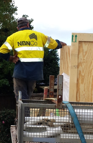 nbnco_worker_back